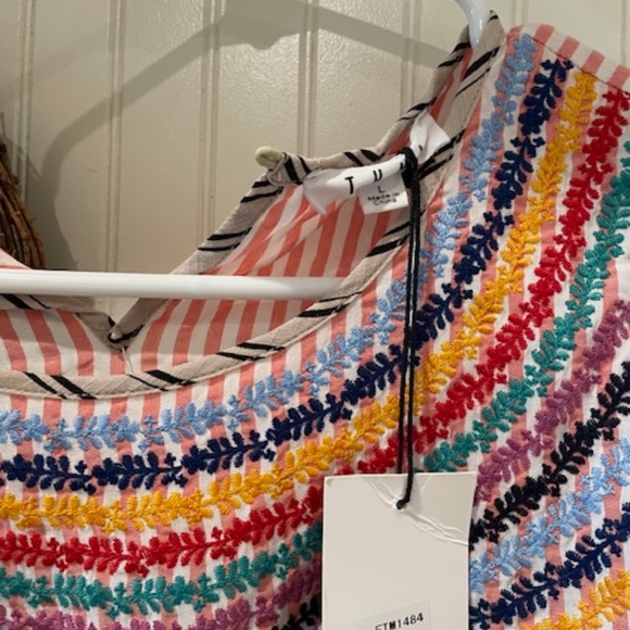 Embroidered tops - Picture 3 of 3